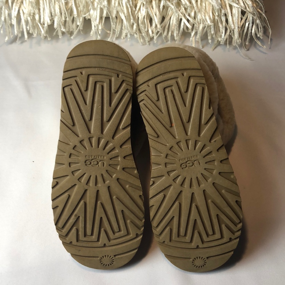 Ugg Size 9 - image 8
